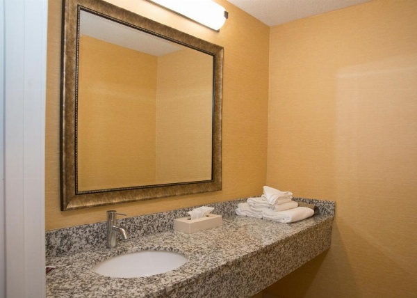 Hampton Falls Inn image 31