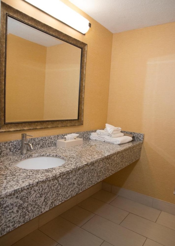 Hampton Falls Inn image 43